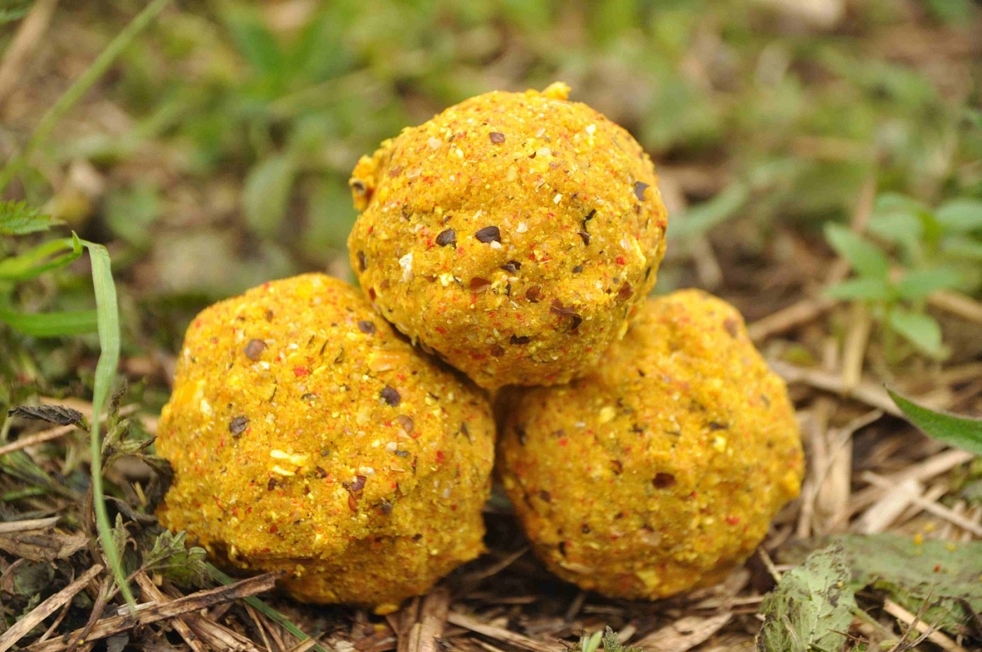 MIVARDI Krmítková směs V1 CARP Ananas