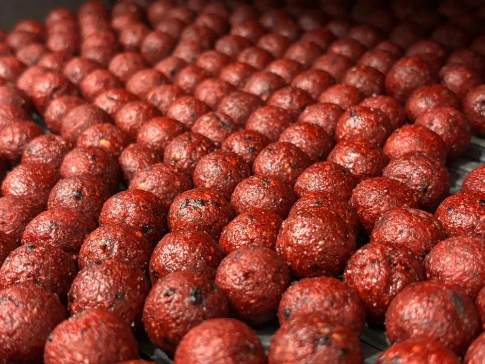 BLACKOUT BAITS Boilies Jahoda 10kg 24mm
