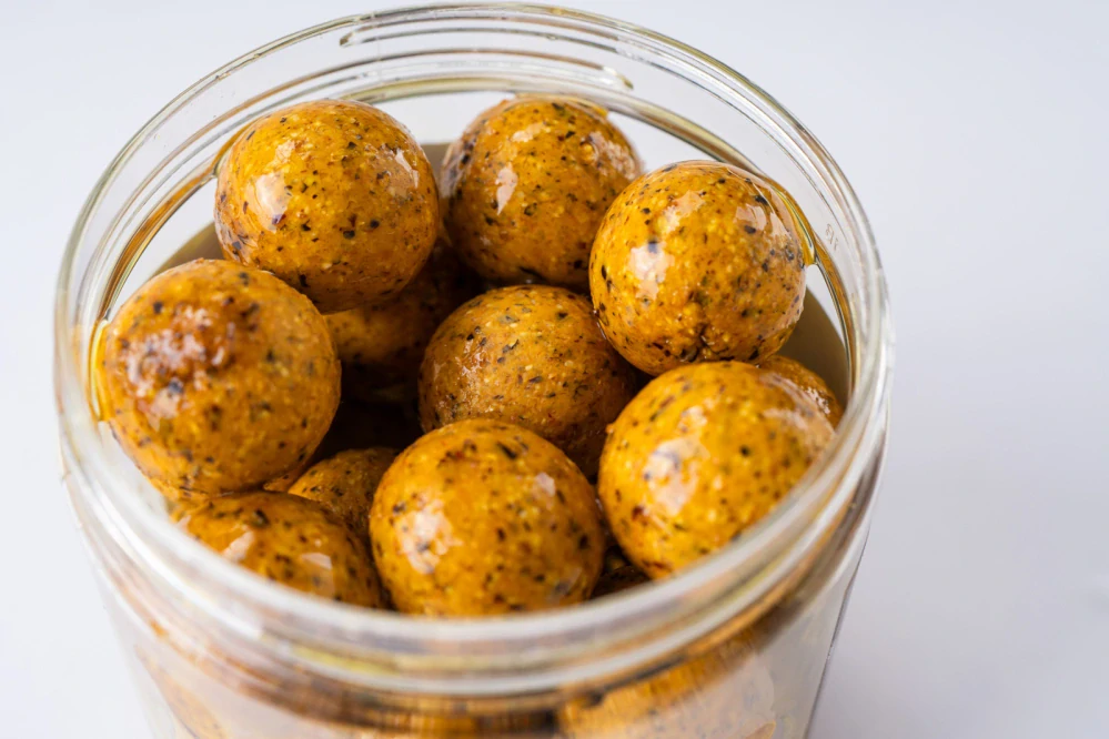 MAGIC WOLF Boilies v dipu Mystic Mango Chilli 160g 24mm
