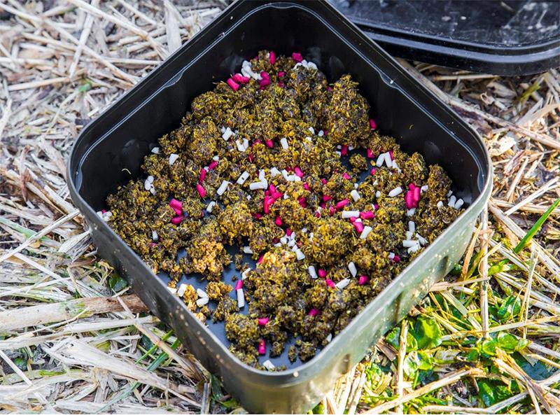 VÁCLAVÍK Pelety Fluo Feeder Jahoda Česnek 700g 3-4mm