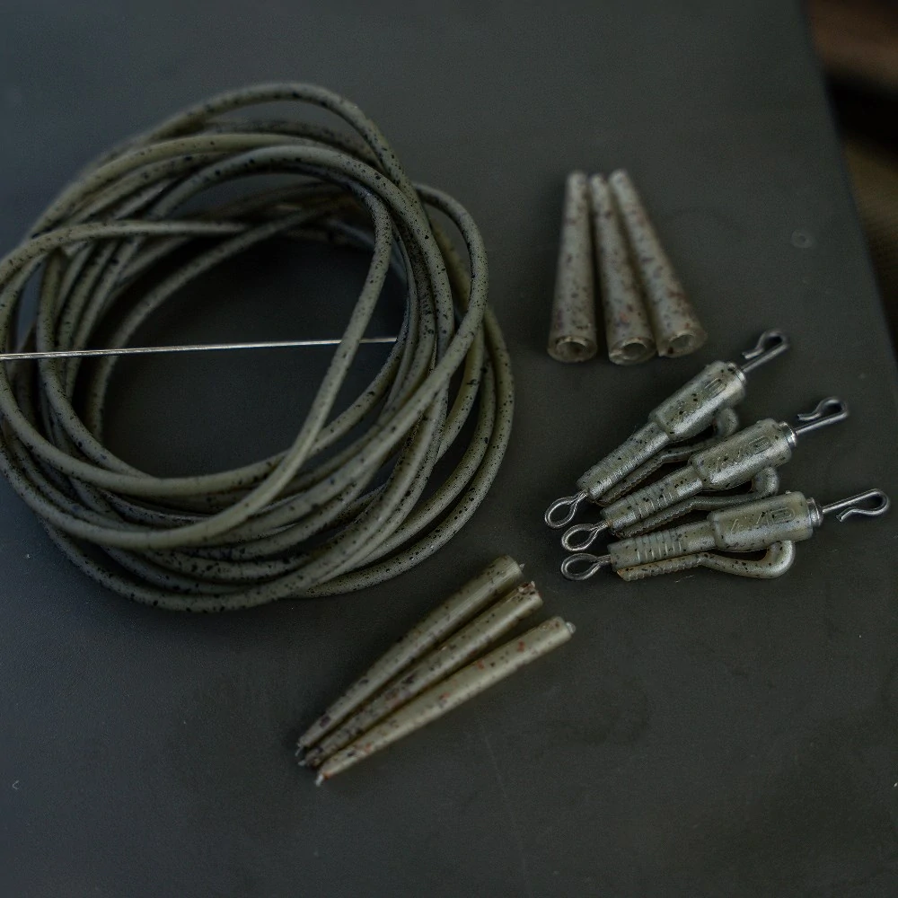 AVID Montáž Outline Lead Clip Tubing Kit