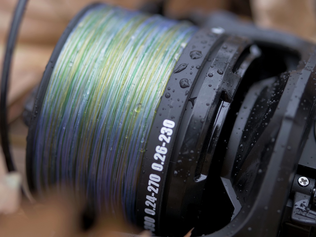 GIANTS FISHING Vlasec Carp Master Camou Green 1200m 0,30mm