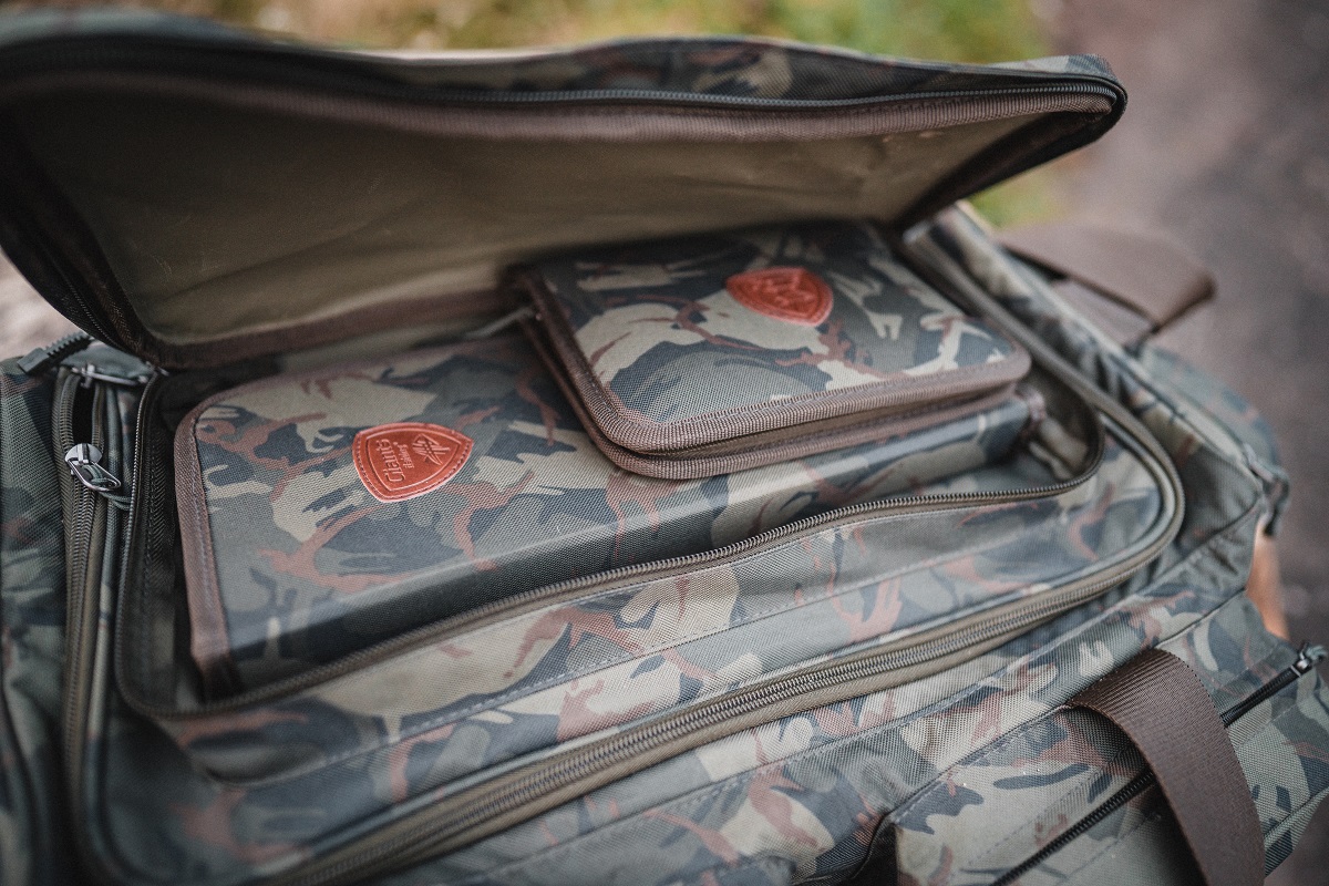 GIANTS FISHING Cestovní taška Deluxe Large Carryall
