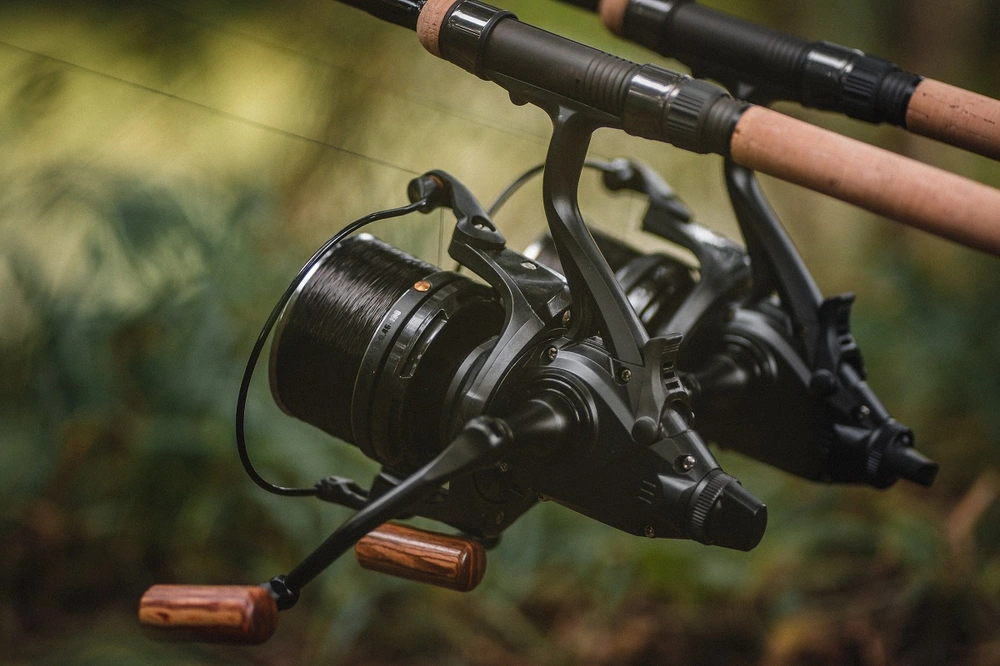 GIANTS FISHING Naviják Deluxe Reel FS9000 + ZDARMA cívka 10000