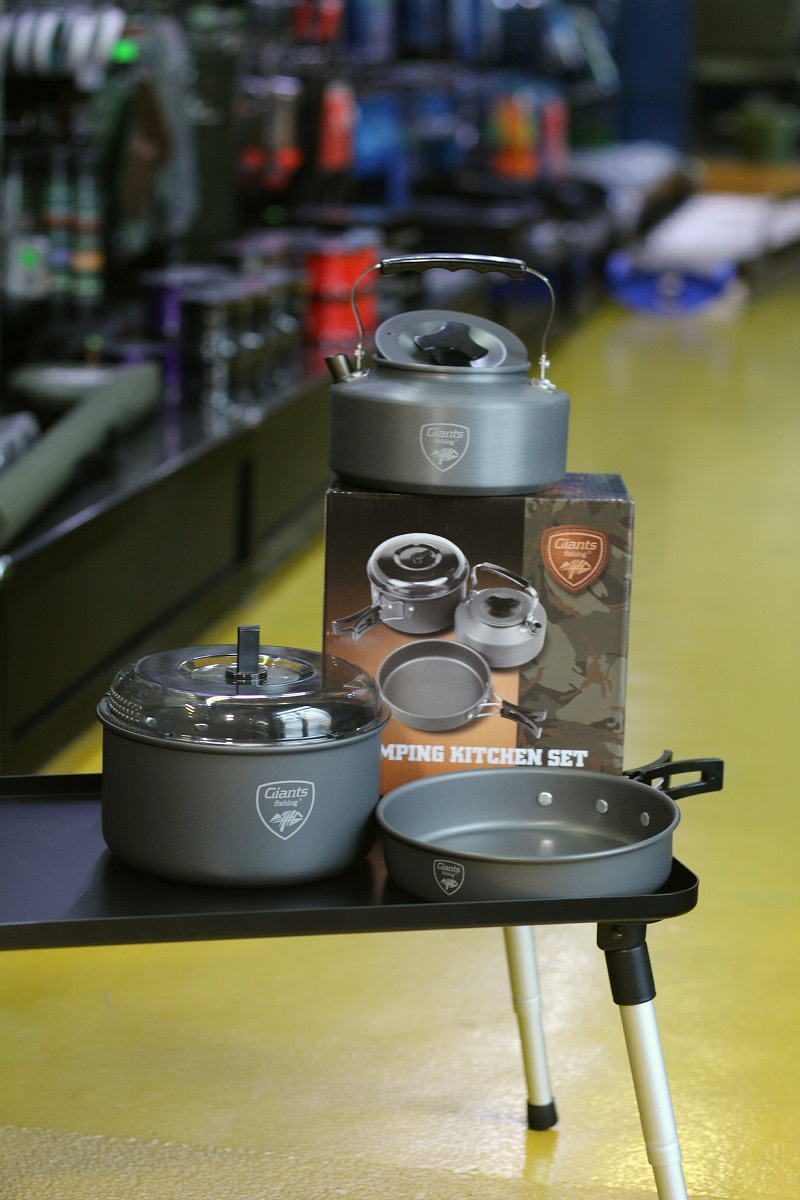 GIANTS FISHING Sada nádobí s konvičkou 3 Piece Pan & Kettle Set