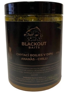 BLACKOUT BAITS Chytací boilies v dipu Ananas Chilli 200g 20mm